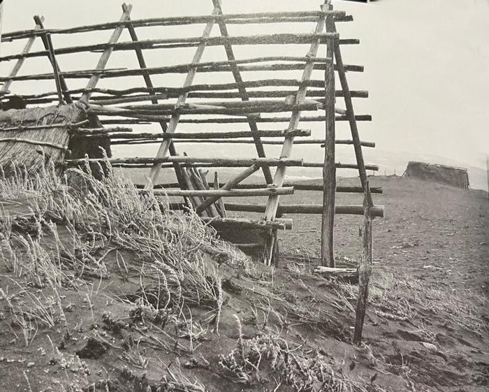 <p>Figure 49: Triangular structure of a house blown away by wind in Esashi (Photo: Takashi Matsumura)</p>